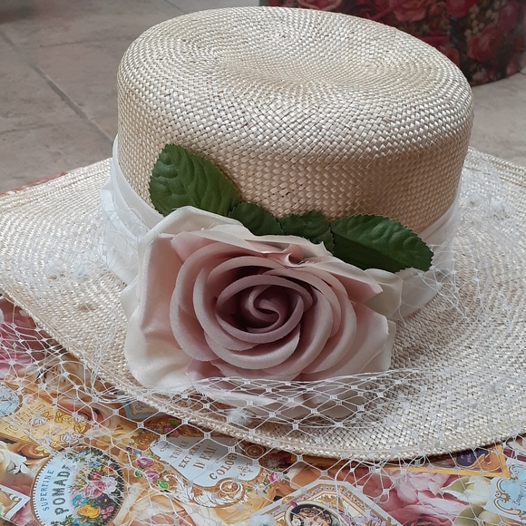 👒 SOLD Vintage Straw Pink/Cream Flower Veiled Hat - Picture 5 of 6